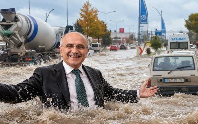 "35 Milyar TL’lik Altyapı Yatırımı Nerede?" Malatya’da Yağmur Başladı, Gözler Yine Sami Er’e Çevrildi!
