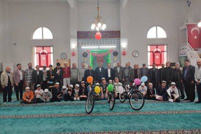 Malatya'da teravih ve mukabeleye katılan çocuklar ödüllendirildi