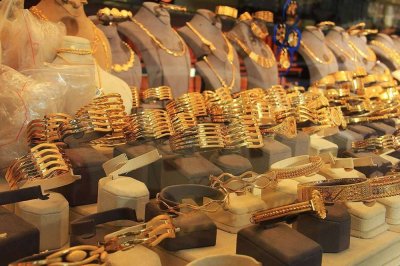 Altın rekor kırmayı sürdürüyor