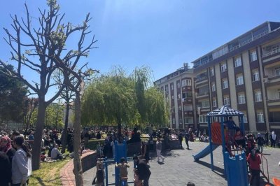 İstanbul peş peşe meydana gelen depremlerle sallanıyor