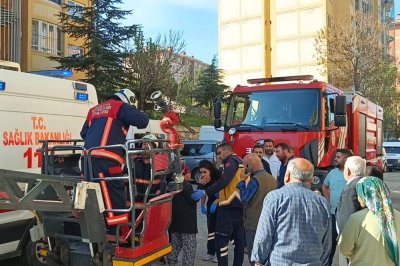 Bir binada yangın: Mahsur kalan 3 kişi kurtarıldı