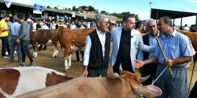 MAGİNDER Başkanı Karademir’den hayvan pazarına bayram ziyareti
