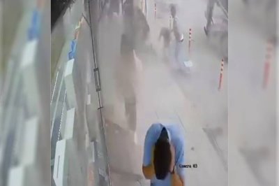 Patlayan tır lastiği korku dolu anlar yaşattı