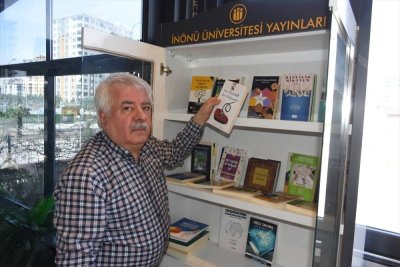 Malatya'da kitaplık yaptıran işletmelerin kitapları üniversiteden sağlanıyor