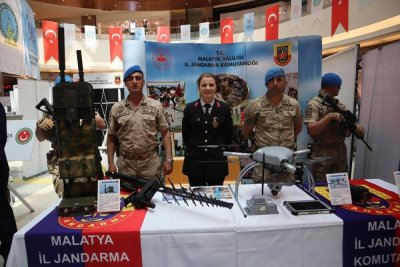 Malatya'da uçak maketi sergisi açıldı