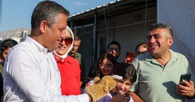 CHP Genel Başkanı Özel, Malatya'da konteyner kent ziyaretinde bulundu