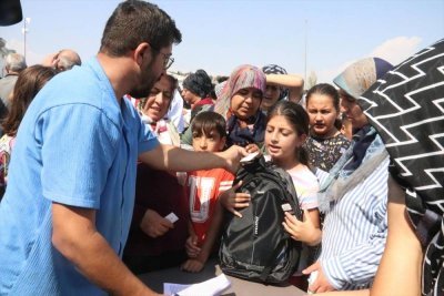 Bağcılar Belediyesinden Malatya'da depremzede öğrencilere kırtasiye ve çanta desteği