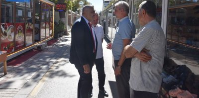 Başkan Sadıkoğlu, Kışla Caddesi ve Söğütlü Cami esnafları ile bir araya geldi
