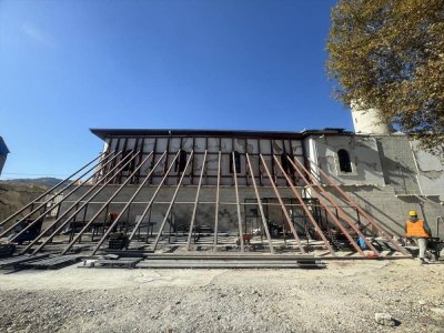 Depremlerde hasar gören ata yadigarı Yeşilyurt Camii Kebir ayağa kaldırılıyor
